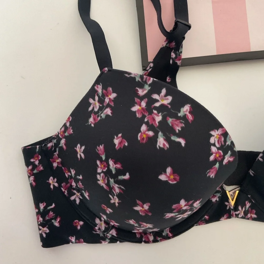 Victorias Secret Love Cloud Black Floral Push Up Plunge Bra Size 34B NWT